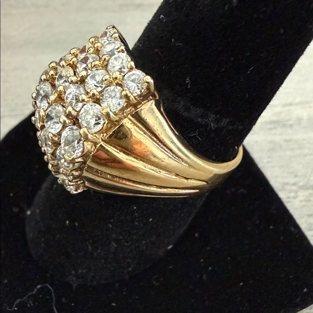 Elegant Gold and Silver Women's Ring - Picture 2 of 2